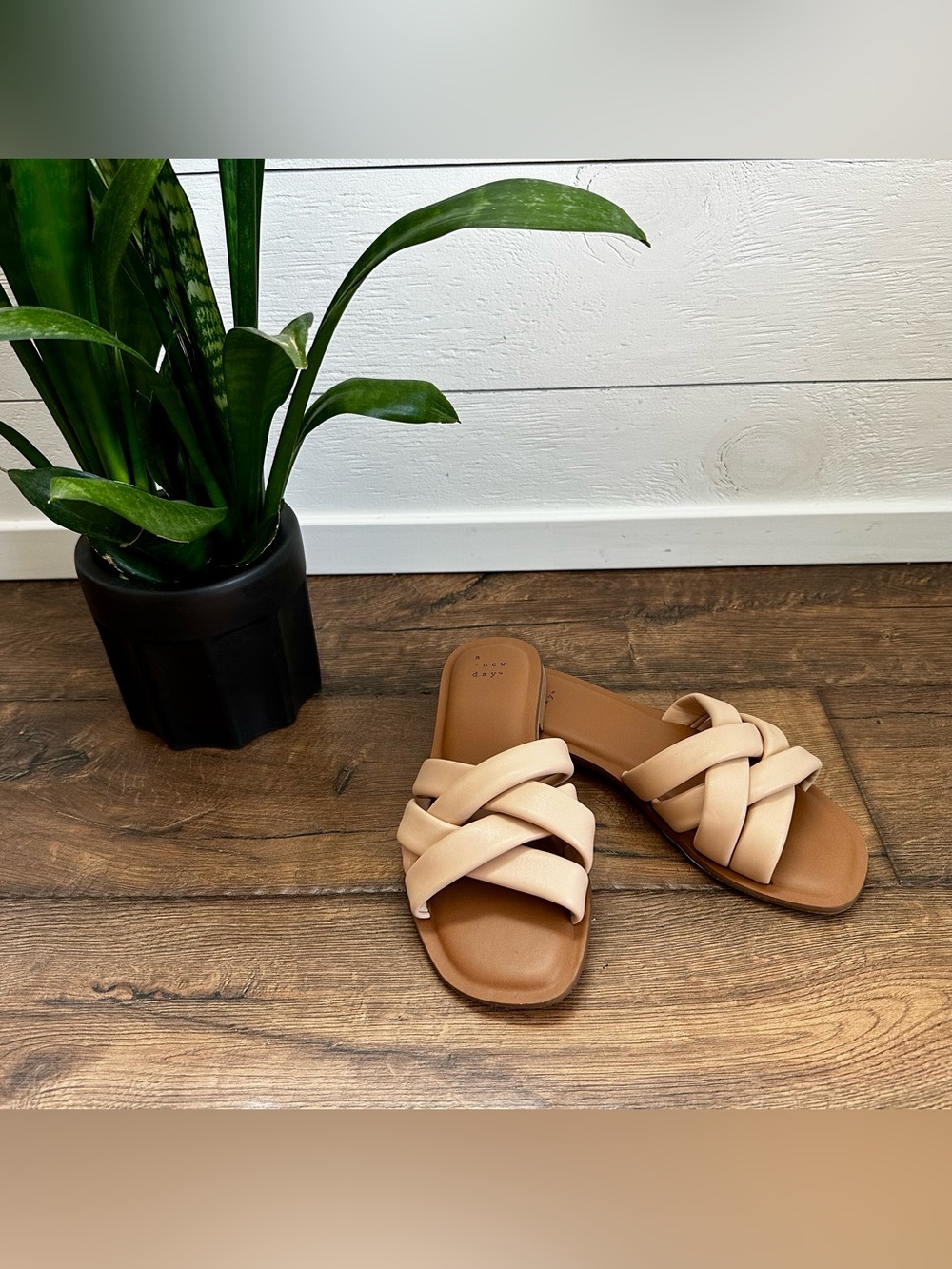 A New Day Rory Flat Padded Slide Sandals in a cream/tan Women’s Size 6